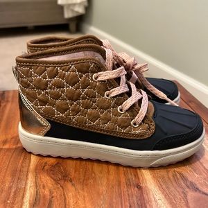 New girls Osh Kosh boots